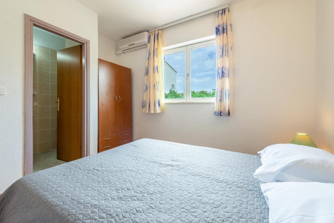 Olive Gardens Appartement Primošten Buitenkant foto