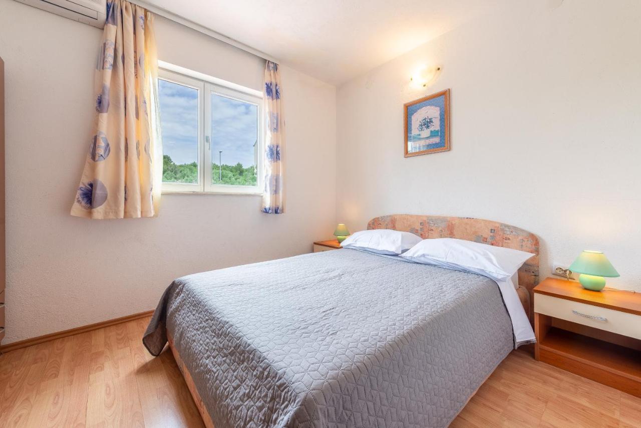 Olive Gardens Appartement Primošten Buitenkant foto