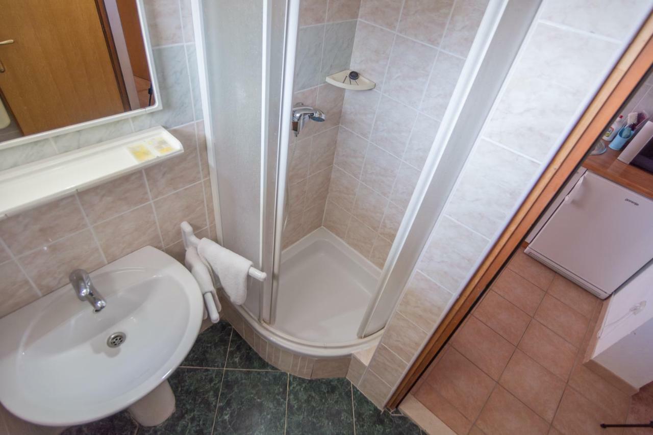 Olive Gardens Appartement Primošten Buitenkant foto