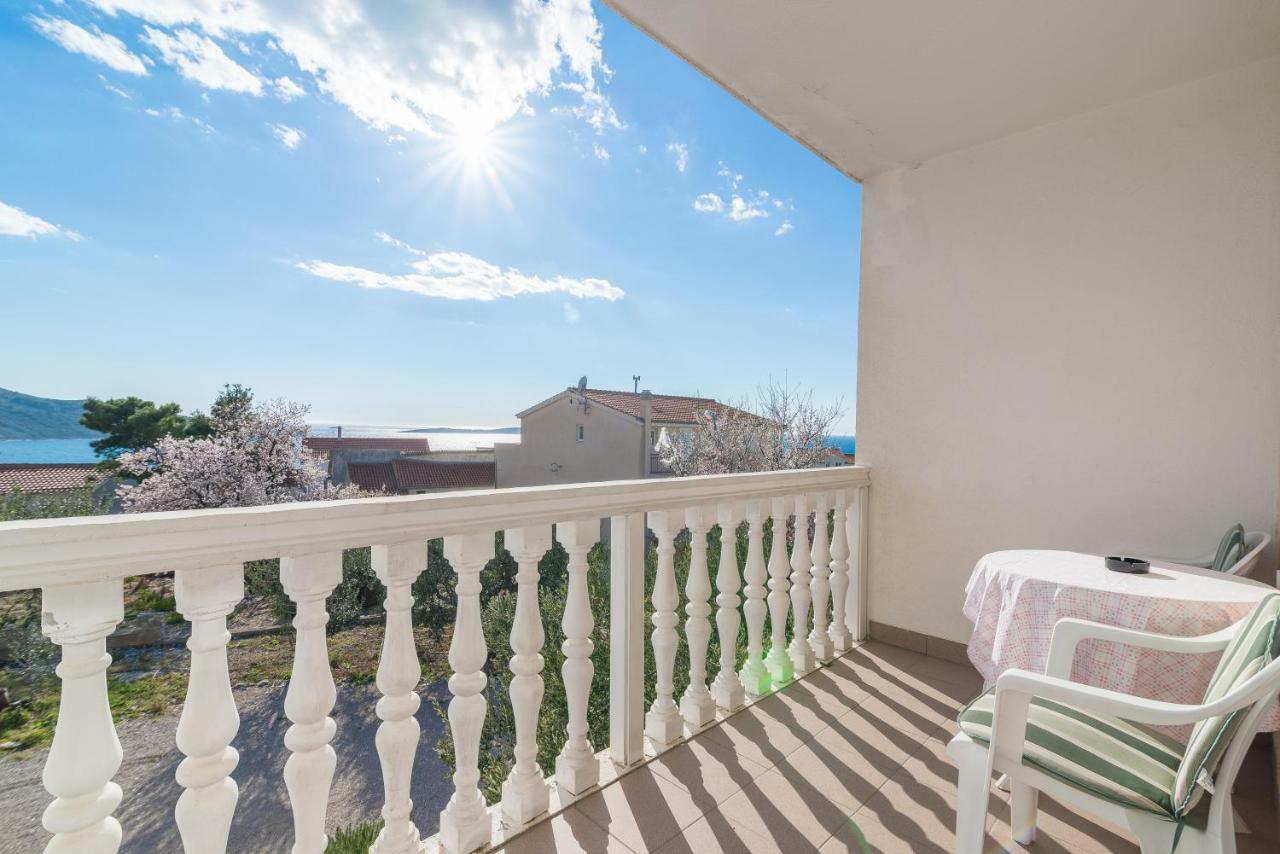 Olive Gardens Appartement Primošten Buitenkant foto