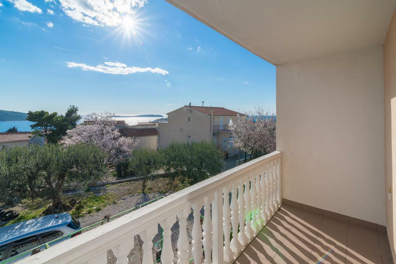 Olive Gardens Appartement Primošten Buitenkant foto